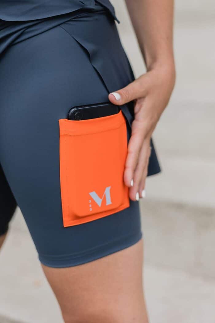 Detail shot of sports skirt by Moov360 Gris - Orange